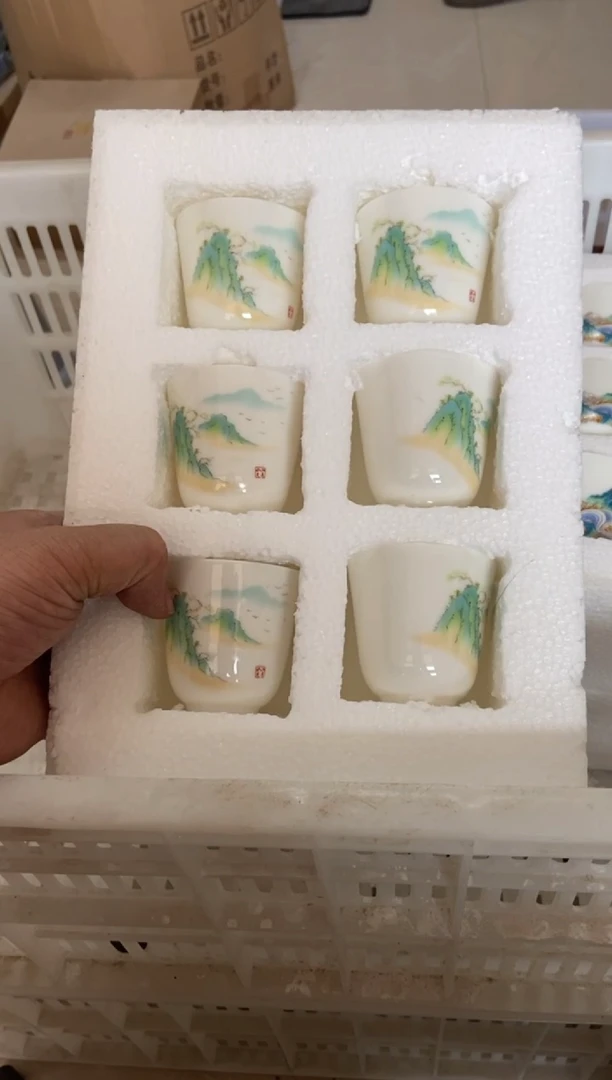 摄影的产品有使用过的痕迹有点脏介意勿拍
