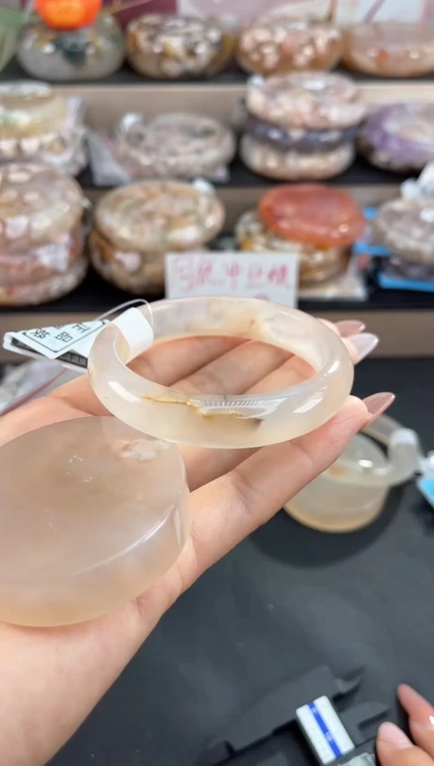 未镶嵌手镯石英质玉52