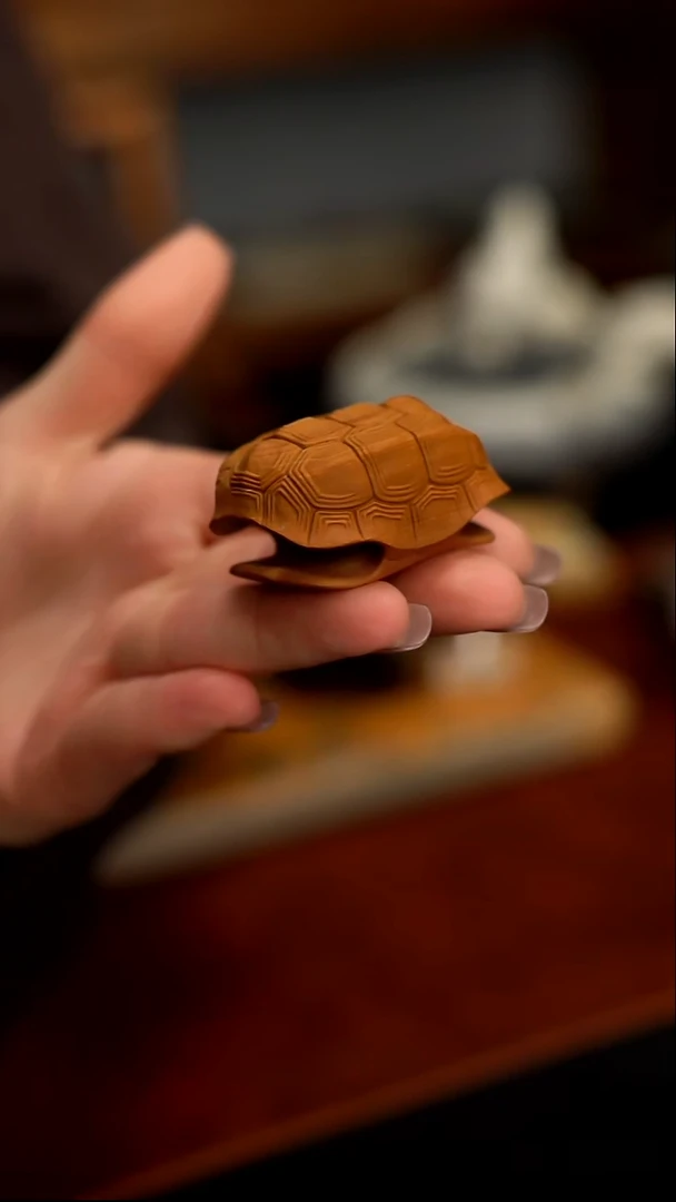 松花石金色镂空龟甲