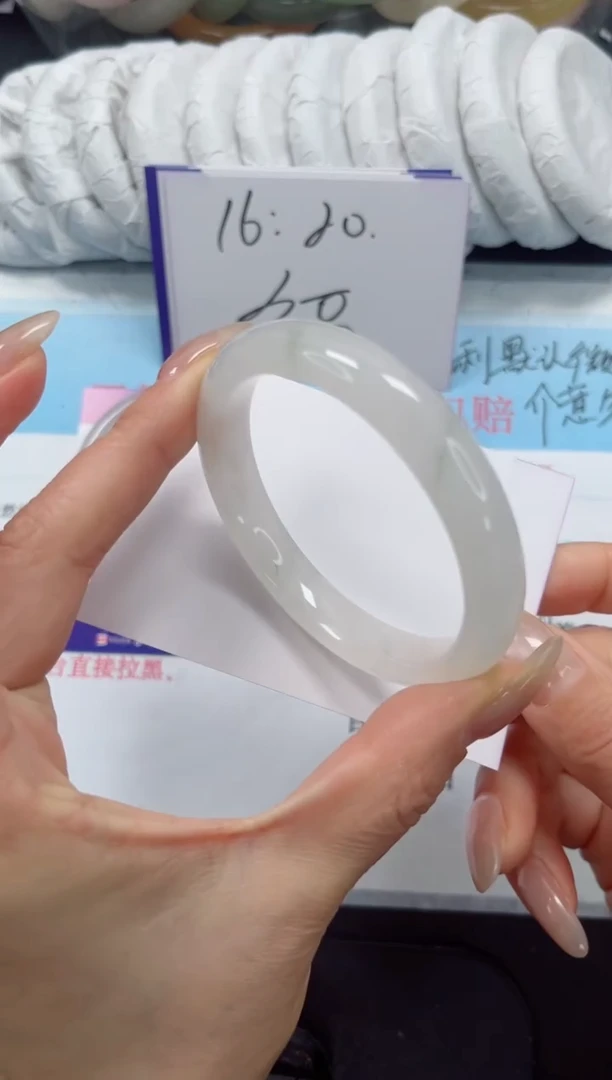 未镶嵌手镯石英质玉195-58.9