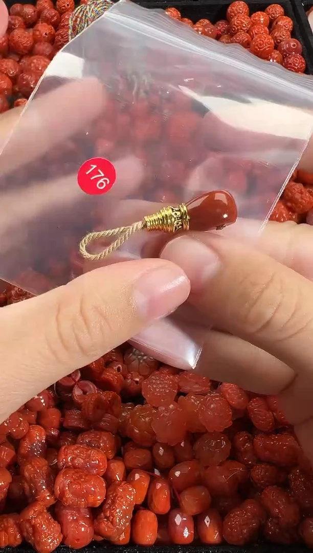 颈饰未镶嵌南红玛瑙1