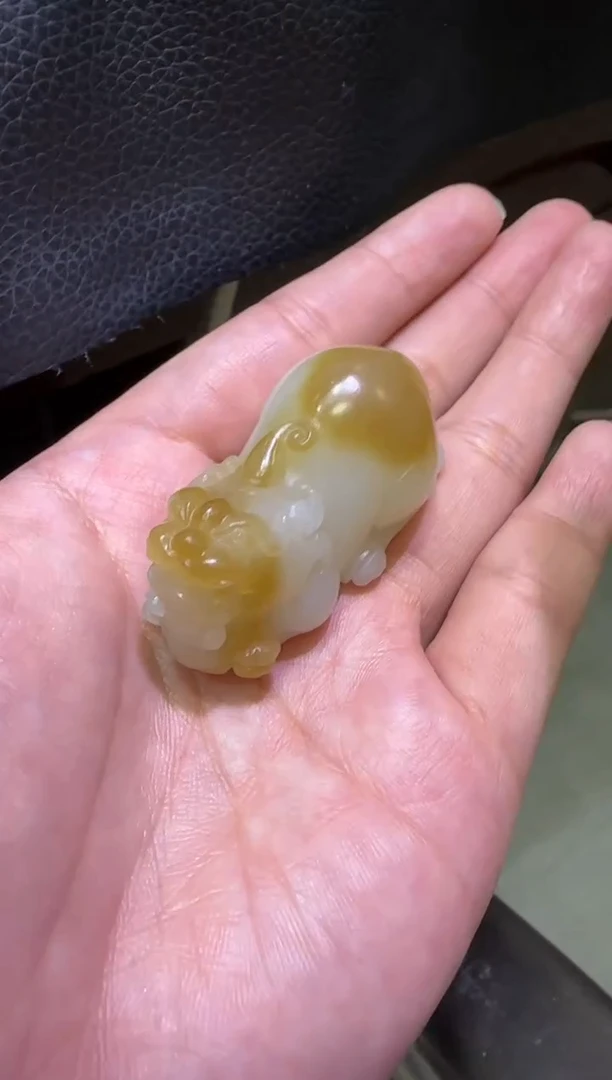 吊坠(赠链)未镶嵌和田玉金山糖白貔貅 （产地直发）