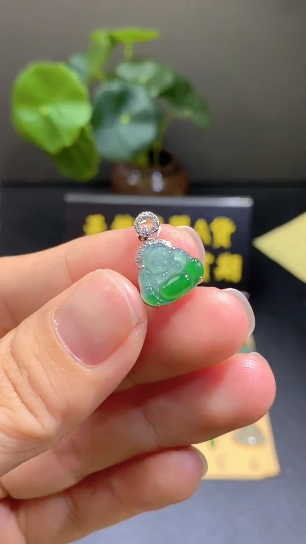颈饰18K金镶嵌翡翠木***洲翡翠A货