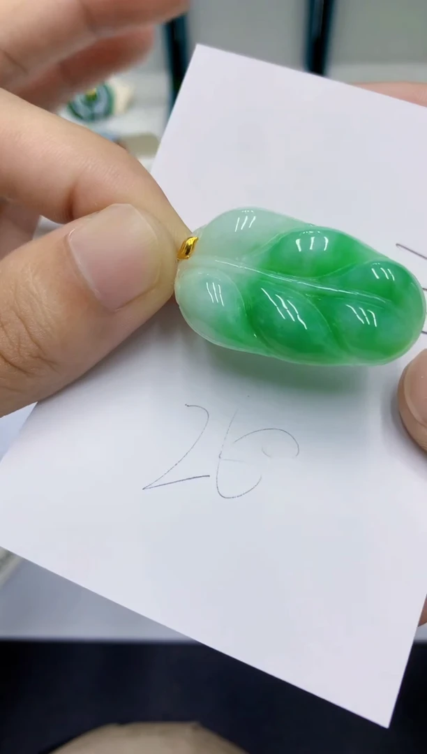 颈饰18K金镶嵌翡翠翡翠