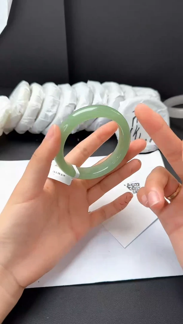 石英质玉手镯未镶嵌53