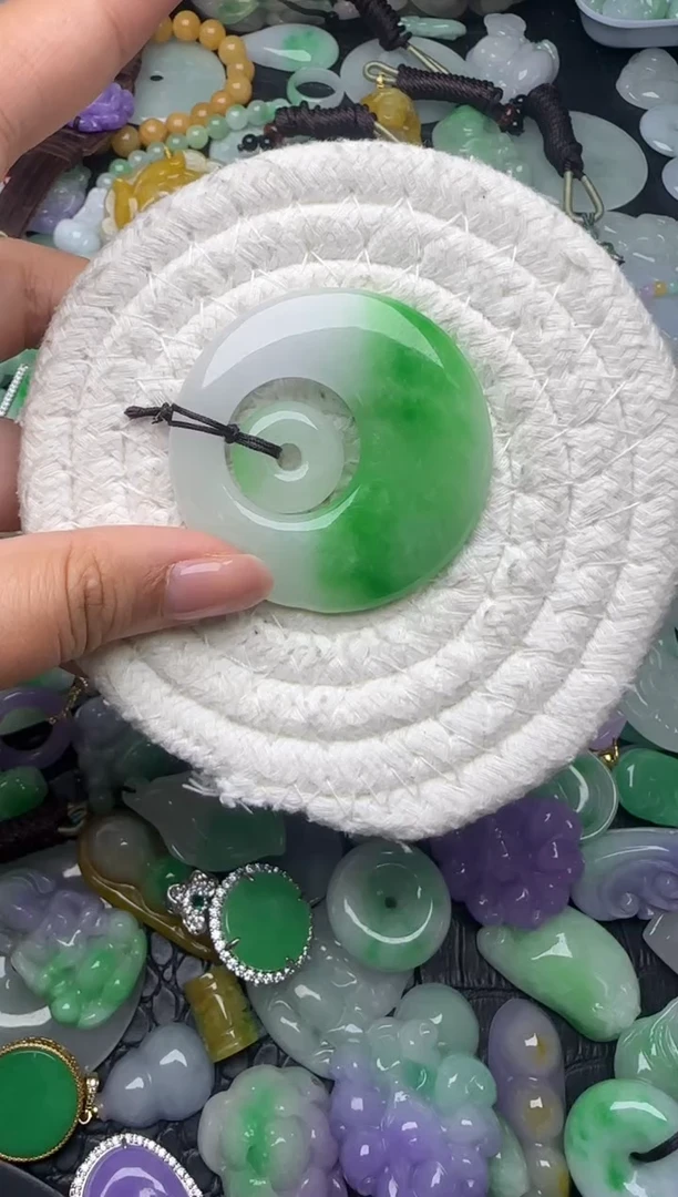 颈饰未镶嵌翡翠缅甸翡翠吊坠