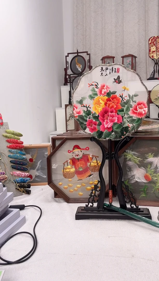 扇子苏绣作品手工团扇