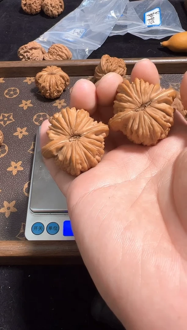 把件核桃R***o41尺平谷球楼37克