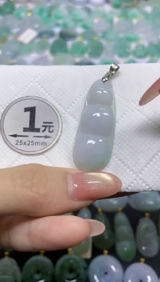 翡翠未镶嵌颈饰天然翡翠A货