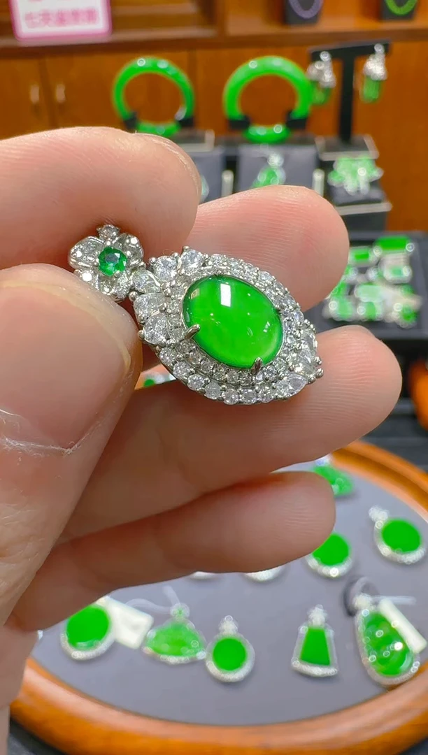 【闪购商品】翡翠颈饰未镶嵌天然A货翡翠