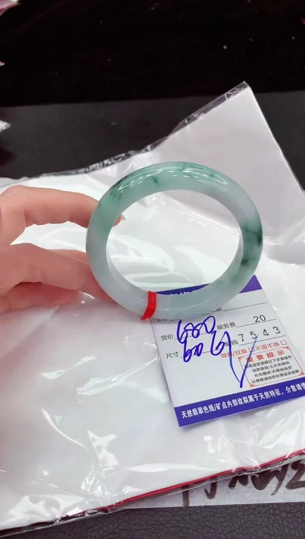 翡翠手镯未镶嵌1111111111111