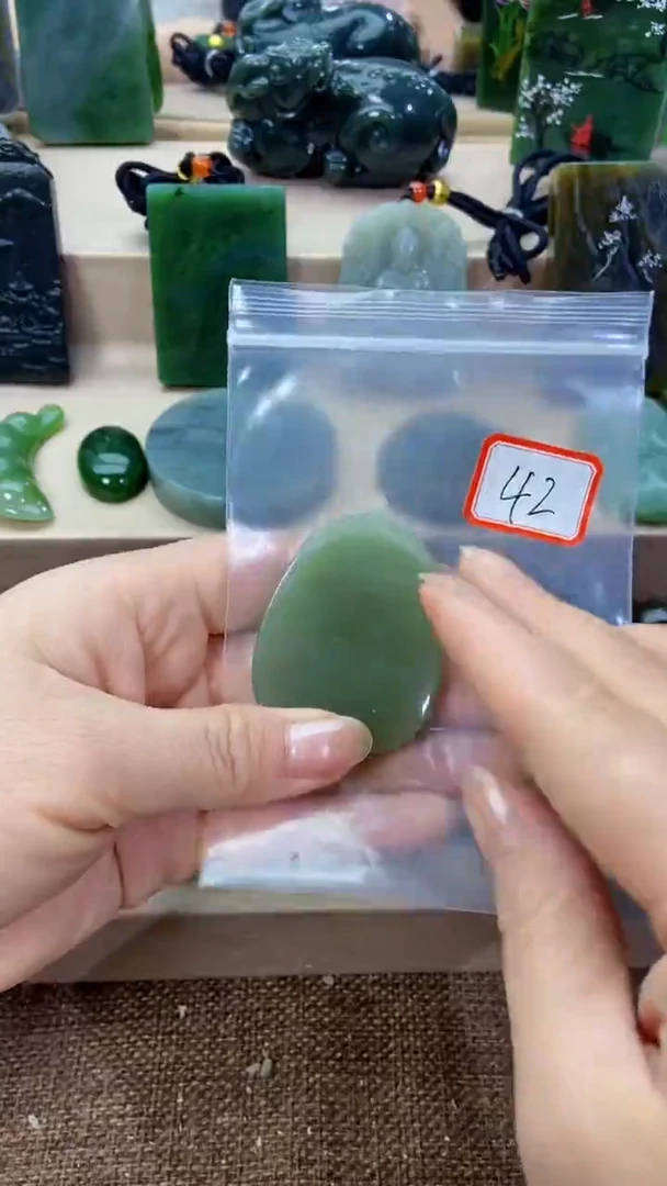 未镶嵌和田玉挂件1