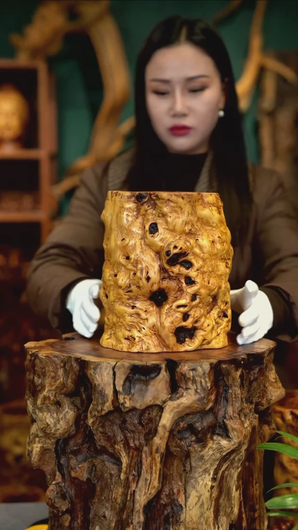 木雷击枣木龙纹笔筒