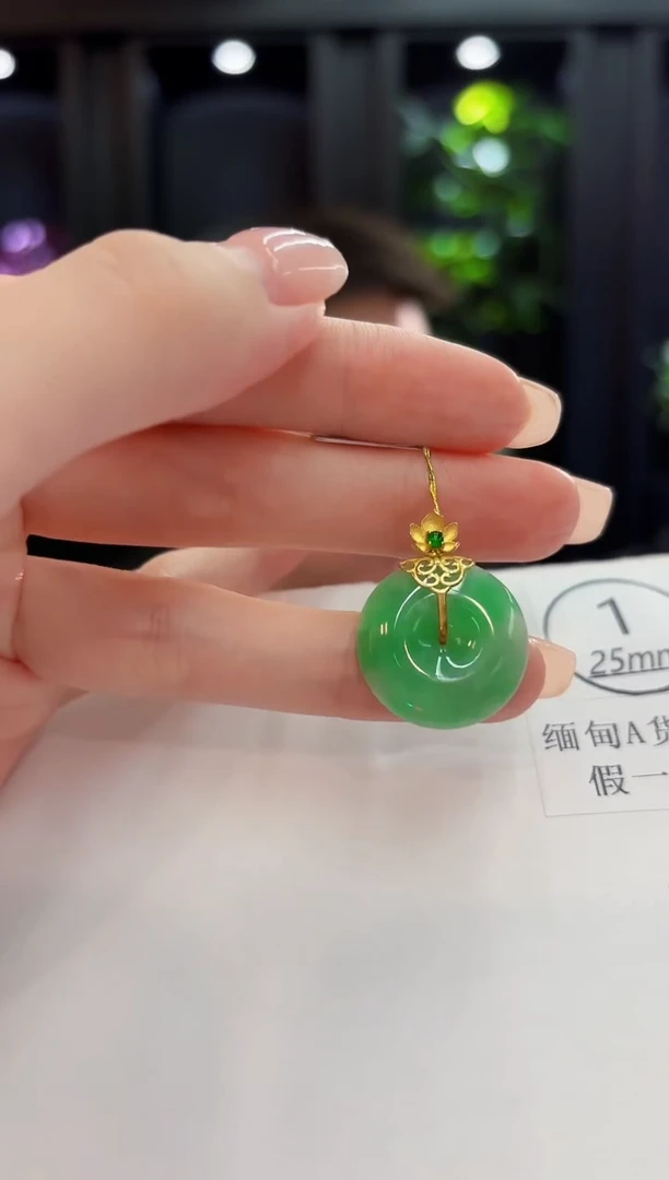 颈饰18K金镶嵌翡翠缅料A货/多样性发货/一件