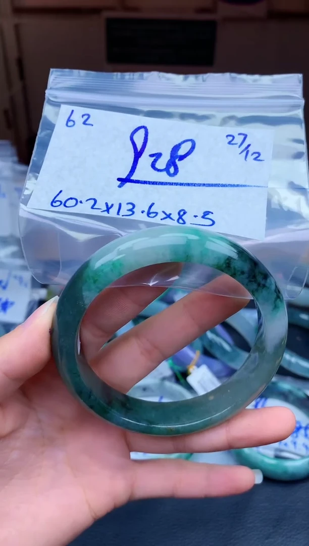 未镶嵌定制翡翠62毛货需精细抛光手镯拍一发一