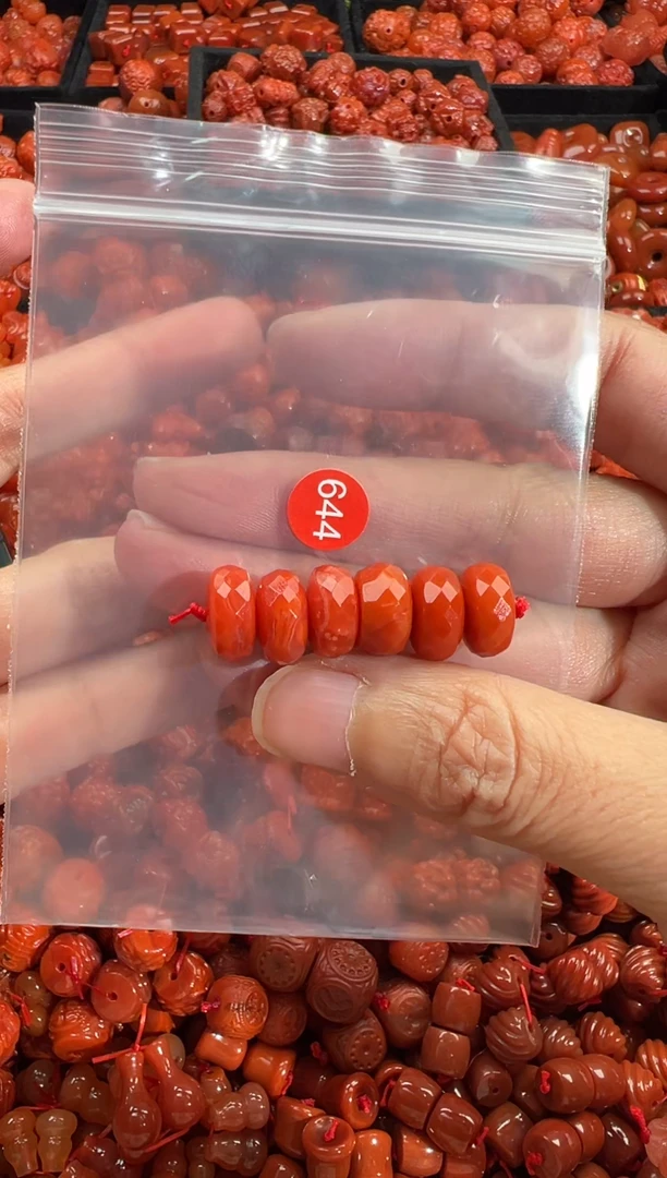 南红玛瑙未镶嵌颈饰1