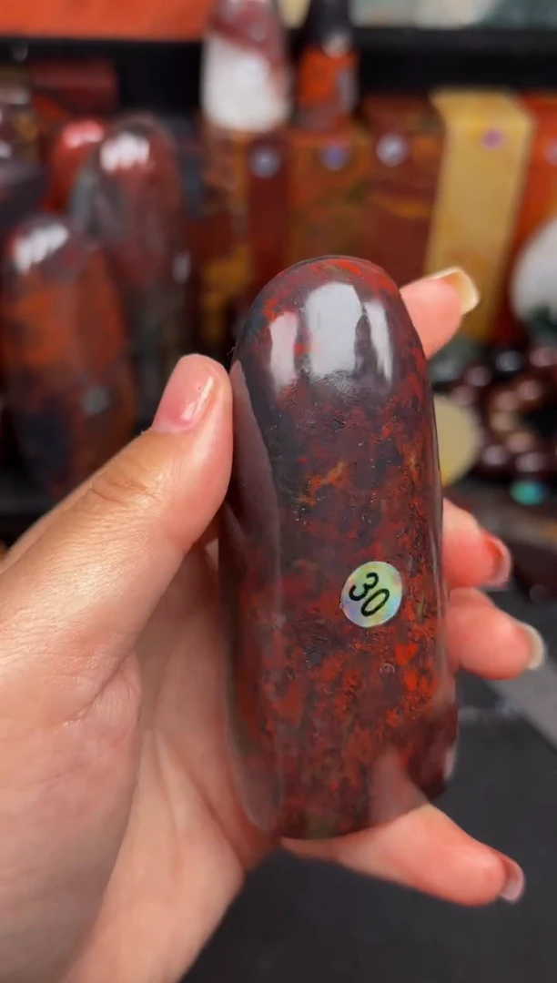 玉桂林鸡血玉印章摆件30