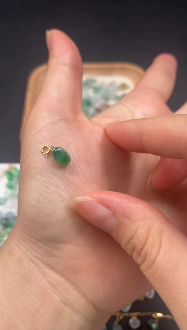 吊坠(不含链)18K金镶嵌翡翠一个JK601