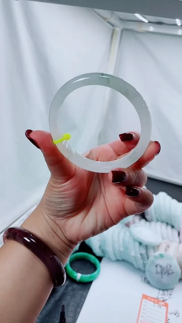 【闪购商品】石英质玉手镯未镶嵌T23-64-63