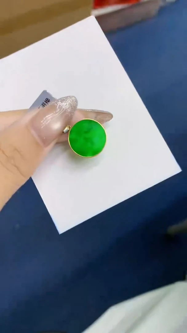 颈饰18K金镶嵌翡翠1
