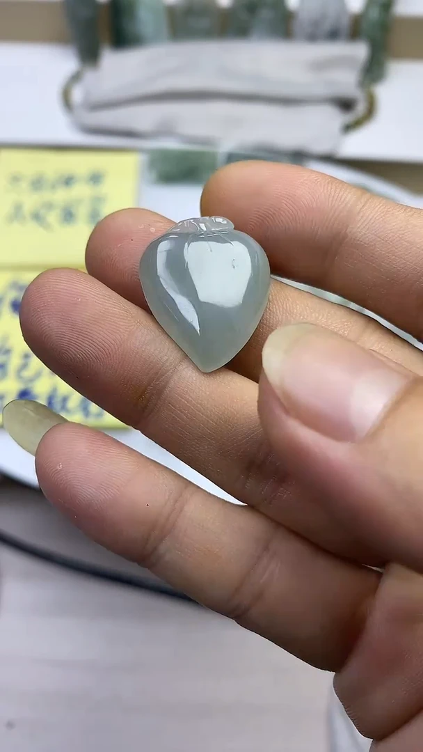 颈饰未镶嵌翡翠阿*?4天然缅甸翡翠A货