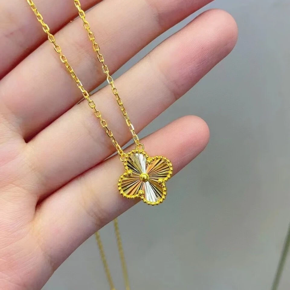 吊坠足银  【周佰福】四叶草镭射款一体项链转运珠金色百搭锁骨链