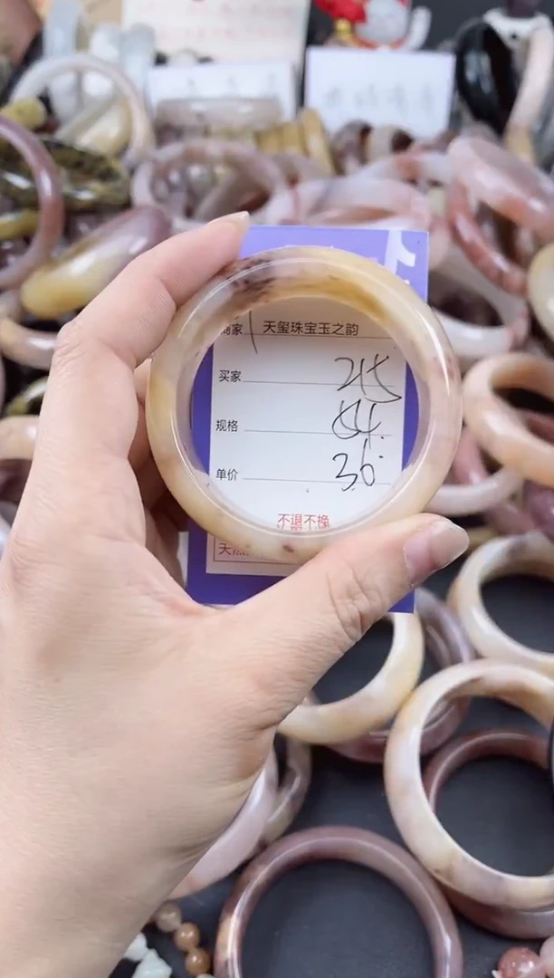 未镶嵌手镯石英质玉215