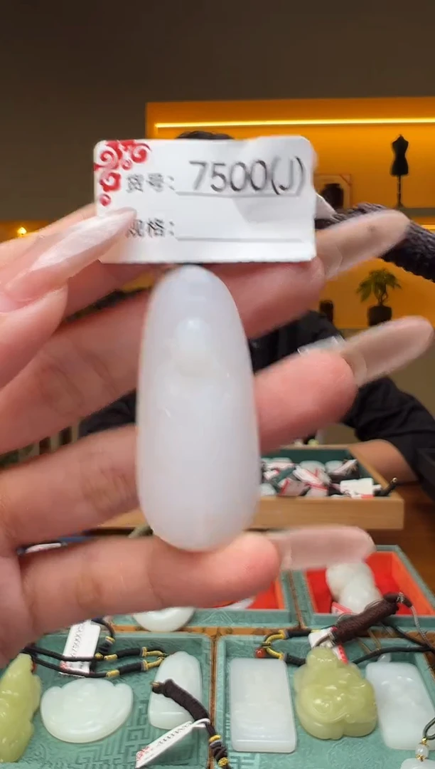 颈饰未镶嵌和田玉1J