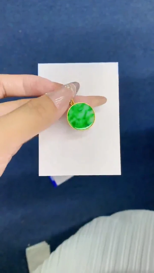 翡翠未镶嵌颈饰1