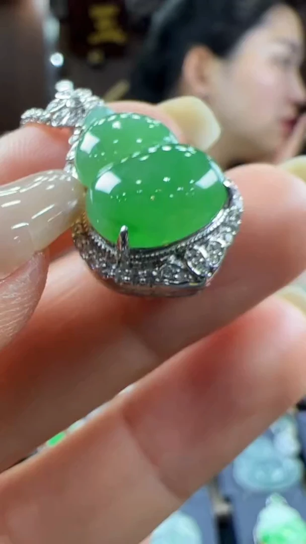 【闪购商品】翡翠挂件18K金镶嵌葫芦不含链