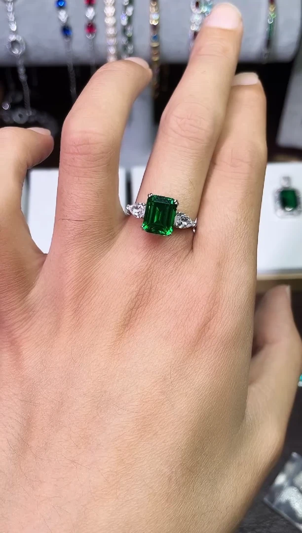 足铂镶嵌合成（培育）蓝宝石戒指/指环绿宝戒指