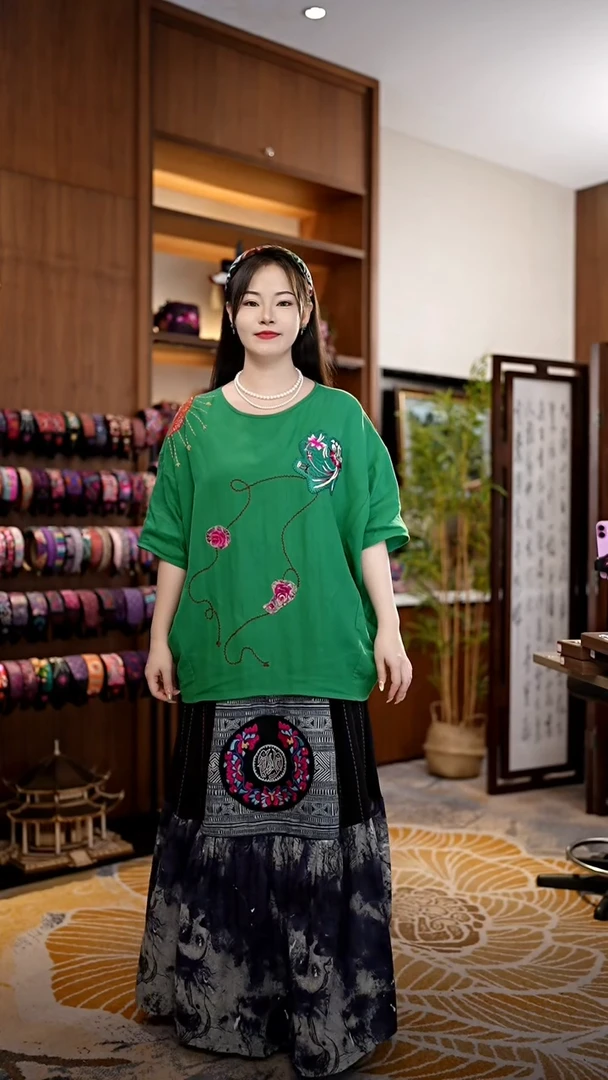刺绣黔东南苗族刺绣衣服A9676