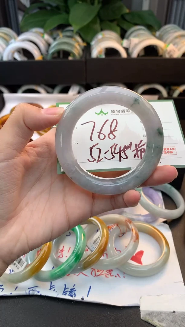 未镶嵌定制翡翠毛货需精细抛光+多人