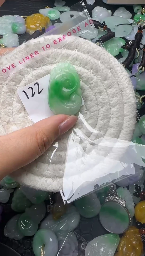 颈饰未镶嵌翡翠缅甸翡翠吊坠