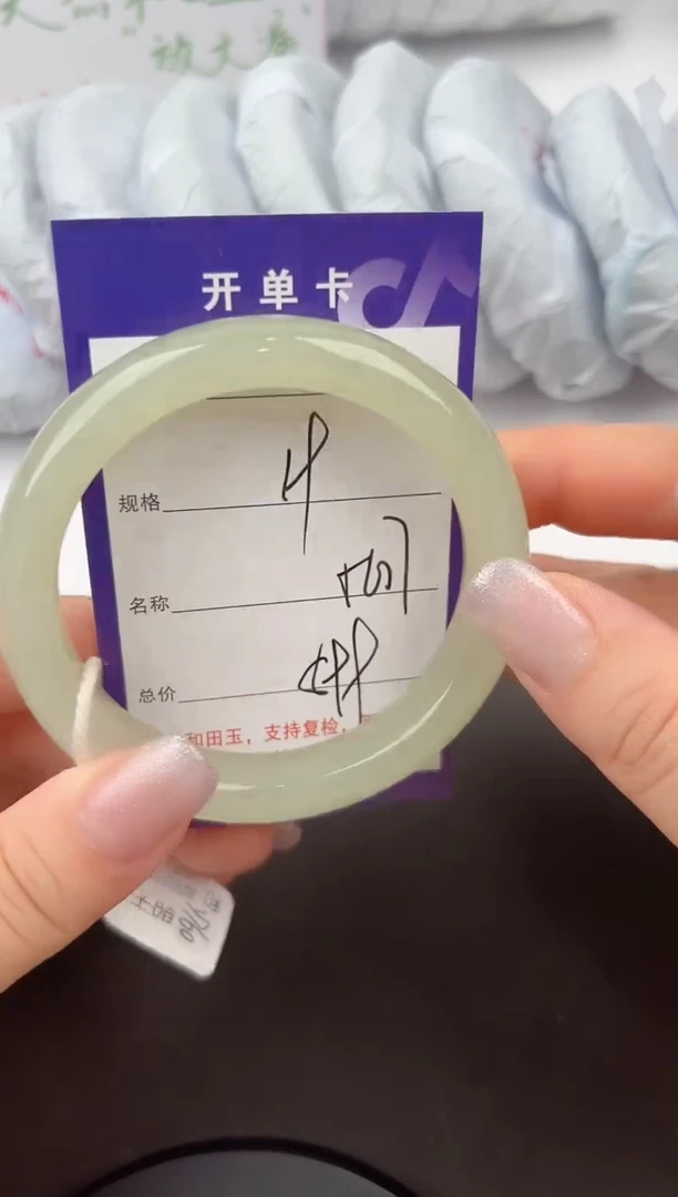 和田玉手镯未镶嵌19颜色微差无瑕疵