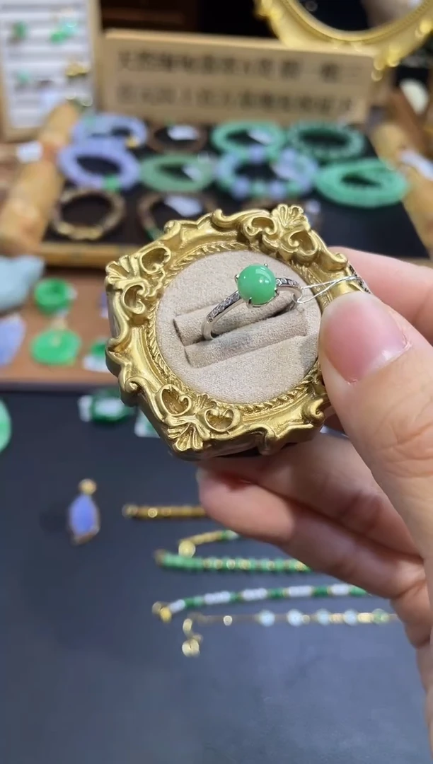 颈饰未镶嵌翡翠戒指  百元以下不出证
