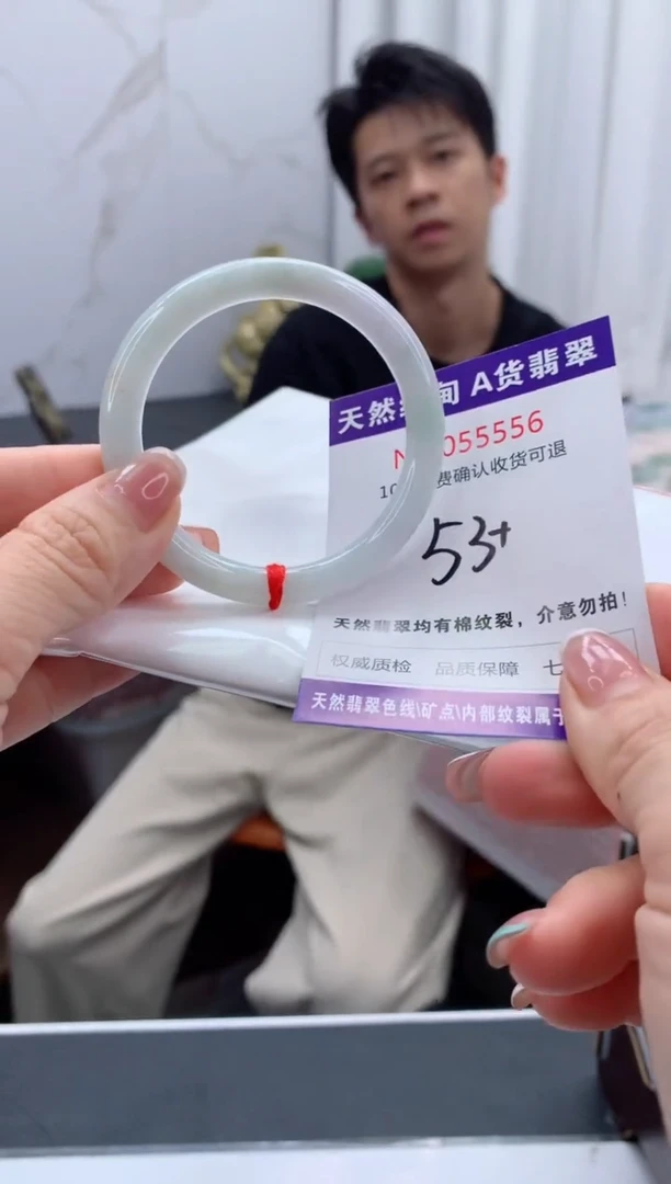 翡翠手镯未镶嵌有纹，完美者勿拍
