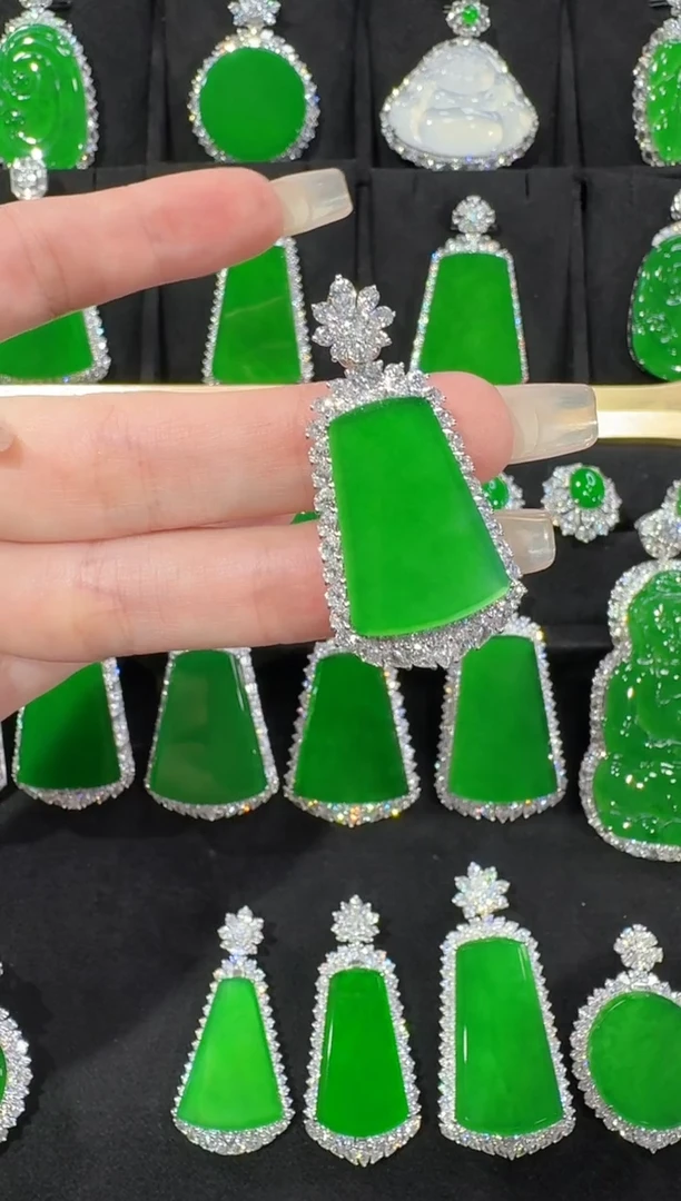 颈饰18K金镶嵌翡翠无事牌天然A货翡翠72h鉴赏期