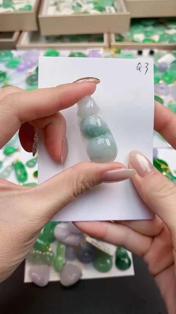 颈饰未镶嵌翡翠天然缅但A货翡翠