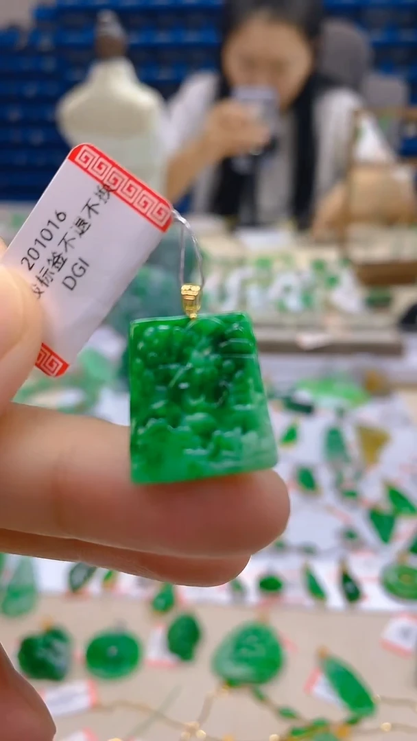 颈饰18K金镶嵌翡翠新号开播 全场乱卖