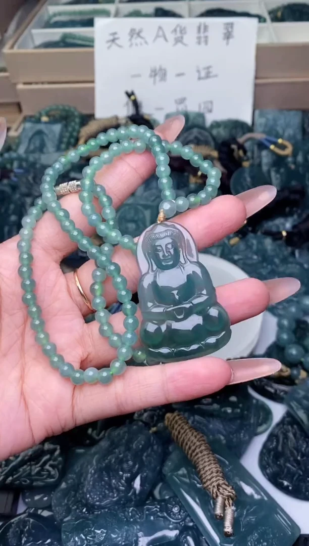 颈饰未镶嵌翡翠