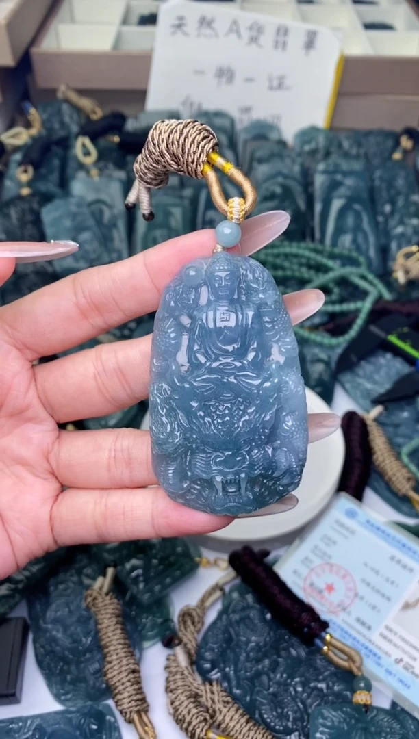 颈饰未镶嵌翡翠