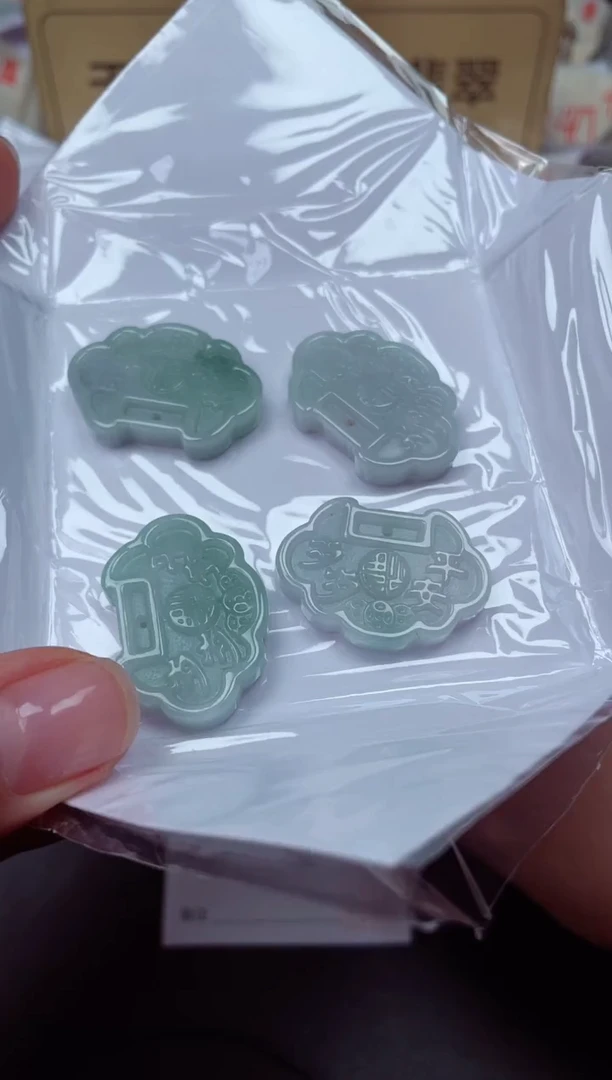 颈饰未镶嵌翡翠天然缅甸翡翠A货（多样性发一）