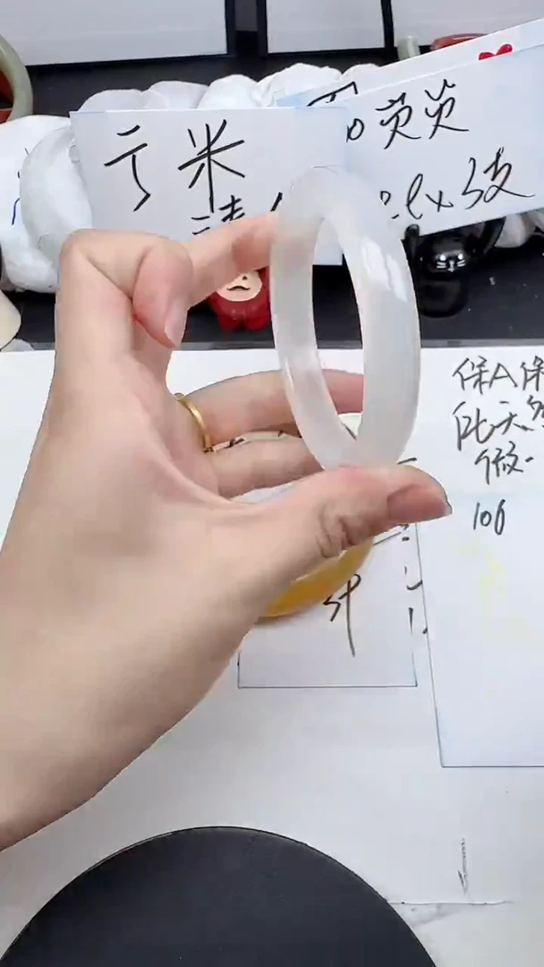 未镶嵌手镯石英质玉106/58-59
