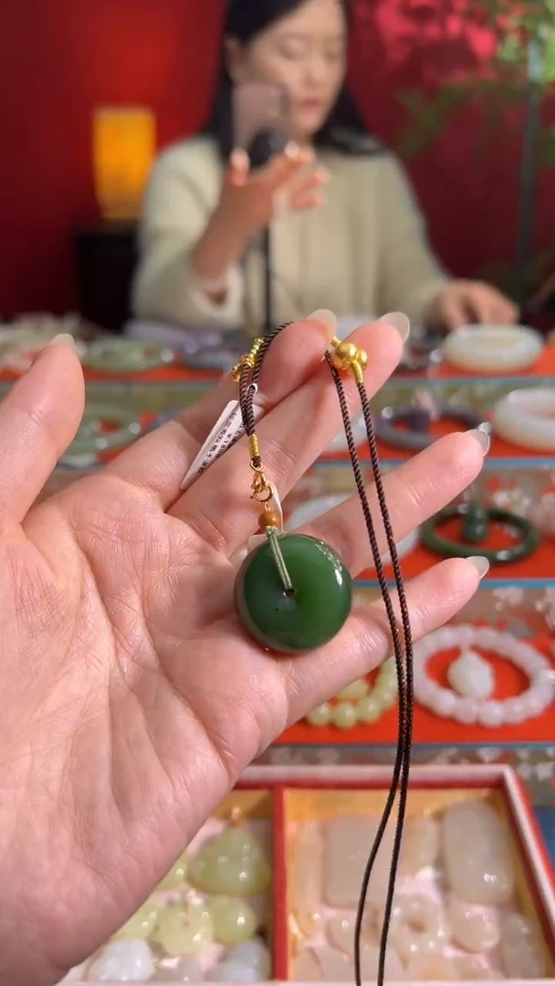 颈饰未镶嵌和田玉碧玉平安扣