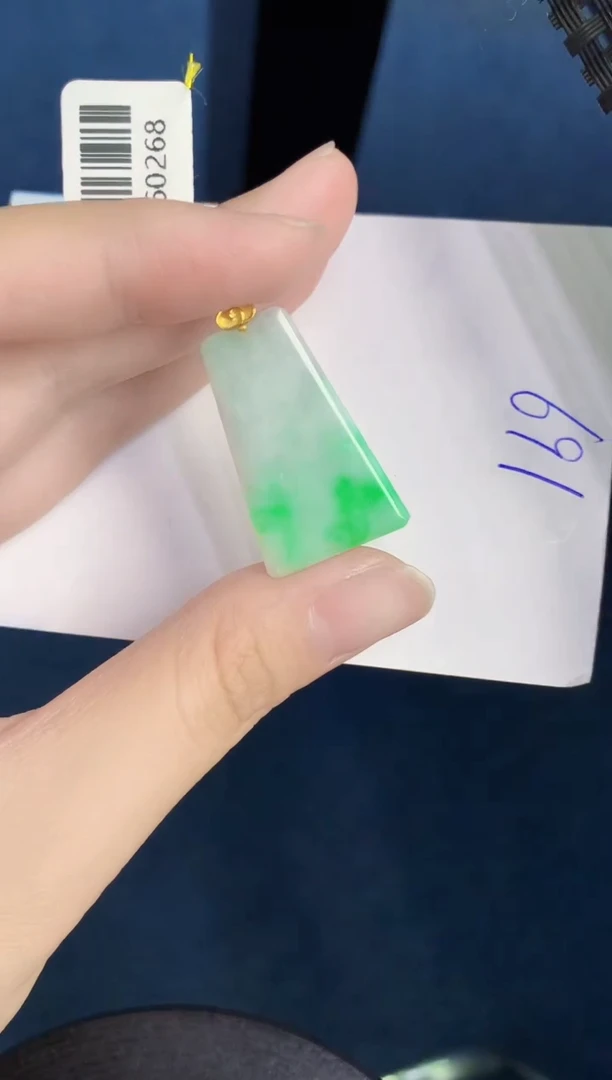 翡翠18K金镶嵌颈饰000000000