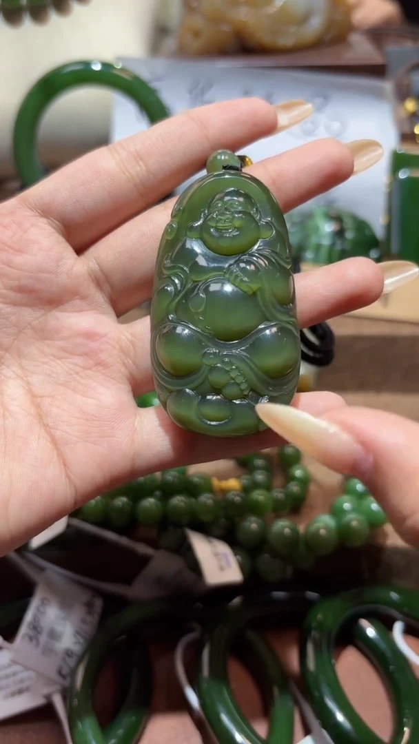 颈饰未镶嵌和田玉（碧玉）1