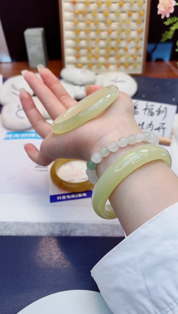 未镶嵌手镯石英质玉21--美人条晴水-圈口57
