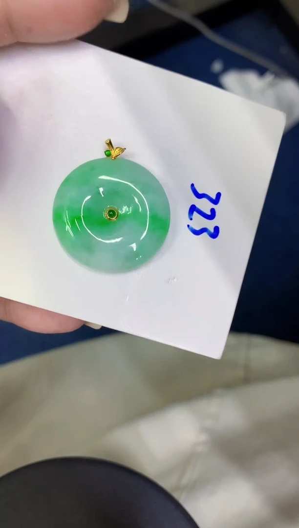 颈饰18K金镶嵌翡翠缅甸天然翡翠A货