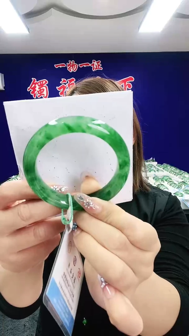 未镶嵌手镯石英质玉（非洲翠）1